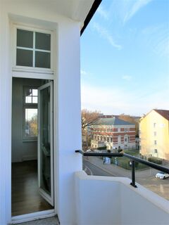 Großzügige 3-Raum-Wohnung I sonniger Balkon I Einbauküche I Tageslichtbad mit Dusche