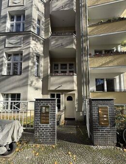Provisionsfrei: Charmante 2-Zimmer-Wohnung mit Wohnküche & Terrasse in ruhiger Einbahnstraße - Berlin