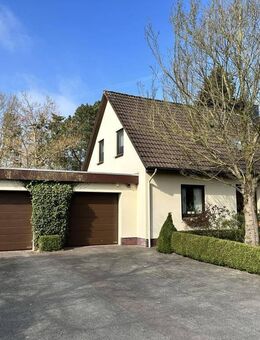 Entdecke die Möglichkeiten: sehr gepflegtes Wohnhaus mit Anbau für vielfältige Zwecke. - Westerstede