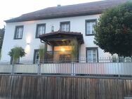 Lichtdurchflutete Landhaus-Wohnung, gesamt 1.OG, XL-Dachterrasse, kernsaniert, lux. Ausstattung - Hohenburg