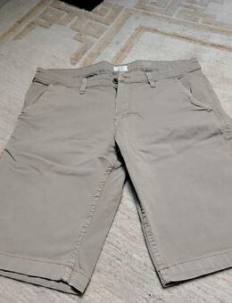 Modische Herren Chino Shorts - Braunschweig