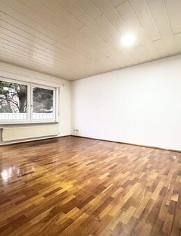 Schöne 2,5 Zimmer-Wohnung mit Balkon für Singles oder Paare in Oberstenfeld - Oberstenfeld