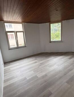 Frisch renovierte 4-Zimmer-Wohnung für Großfamilie - Pforzheim