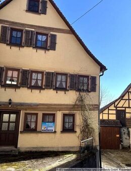 Charmantes, denkmalgeschütztes Wohnhaus mit geräumiger Garage und Gärtle mit Schuppen - Langenburg