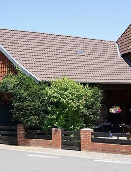 * Wohnhaus mit charmantem Resthof-Charakter * - großzügige Immobilie am Ortsrand von Arpke - Lehrte