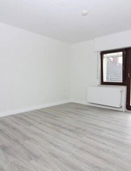 Renovierte 2-Zimmer-Wohnung mit Loggia und optionalem Stellplatz in Ludwigshafen - Ludwigshafen (Rhein)