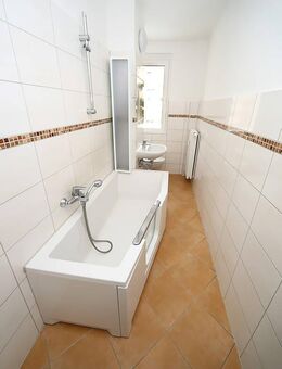 Schöne 2-Raumwohnung mit begehbarer Badewanne - Helbra