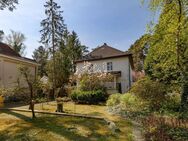 Viel Raum für Ideen - Sanierungsbedürftiges Ein-/Zweifamilienhaus mit großem Grundstück in Frohnau - Berlin