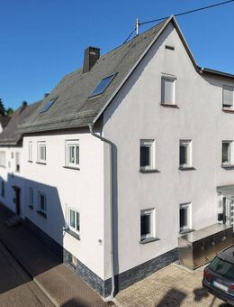 Schicke Maisonette-Wohnung mit Terrasse, Stellplatz und Garage! - Hillscheid