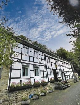 Zweifamilienhaus mit Denkmalschutz und Wohnrecht für die Erdgeschosswohnung - Sprockhövel