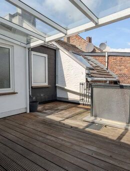 Wohnen mit Weitblick - Stilvolle 4-Zimmer-Dachgeschosswohnung mit Terrasse und Tiefgaragenplatz in ruhiger Lage von Düsseldorf-Benrath - Düsseldorf