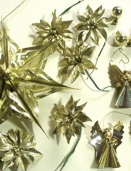 goldene Engel, Blumen und Stern für Weihnachtsbaum - anschauen - Dassel