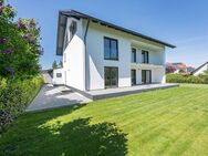 Erstbezug! Wohnen mit Stil und Raum – 9-Zimmer-Einfamilienhaus mit Wellnessbereich & Garten - Langenpreising