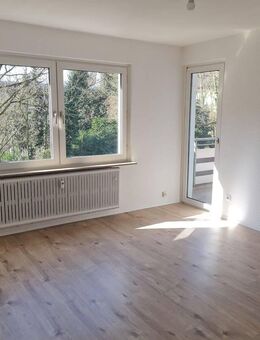 Renovierte 3-Zimmer-Wohnung im 1. Obergeschoss mit Balkon zu vermieten! - Duisburg
