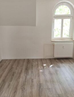 Renovierte 3-Zimmer-Wohnung im Dachgeschoss zu vermieten! - Duisburg