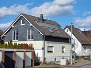 Einfamilienhaus mit modernisierter Wohnung im OG in guter Lage! - Bergisch Gladbach
