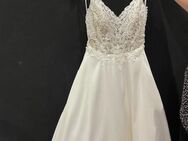 Neu und ungetragenes Brautkleid mit Satin und Spitze zu verkaufen - Overath Zentrum