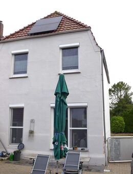 Doppelhaushälfte mit Garage, Innenhof und Garten - Nordenham