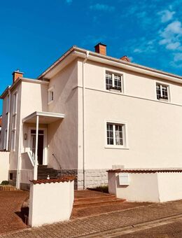 Charmante und stilvolle VILLA mit 4-fach-Garage und sehr schön angelegtem Gartengrundstück in guter Wohnlage von 66981 Münchweiler - Münchweiler (Rodalb)