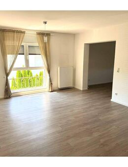 HOM-Bruchhof - Helle, renovierte 3,5 ZKB-Wohnung - Homburg