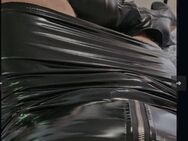 Sissy M 53 186 95 in Lack Outfit und Overknees - Neuss