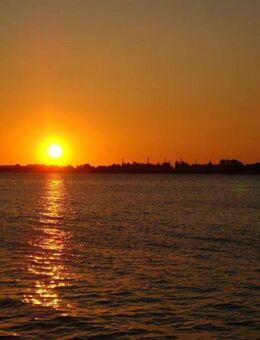 idyllisch + extravagant am Plauer See --- Seeblick/Strand/Bootsliegepl./Schlaffass/Sauna/Kamine + - Zislow
