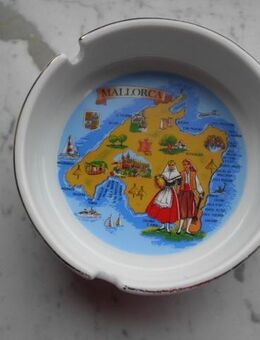 Mallorca Aschenbecher Ascher Porzellan 10 cm Souvenir Deko + Heft über Brauchtum/Kunsthandwerk- zusammen 3,- - Flensburg