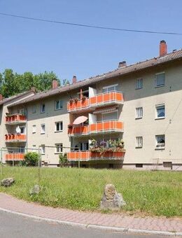 Modernisierte 3 Zimmerwohnung mit Balkon und Tageslichtbad - Frankfurt (Main)