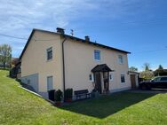 Burtenbach: Charmantes nach Süden ausgerichtetes Wohnhaus auf großzügigem Hang-Grundstück - Burtenbach