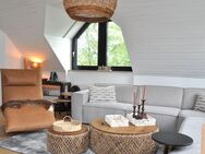 Traumhaft möbliert: Exklusive 3,5-Zi.-Maisonette-Wohnung mit Aufzug, Balkon und TG-Stellplatz - Düsseldorf