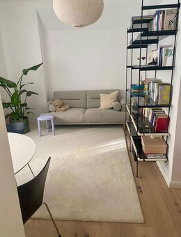 Lichtdurchflutete 3-Zimmer Altbauwohnung mit großer Terrasse in's Grüne - saniert - Stuttgart