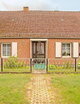 Haus, Stall und Scheune auf 12.800 m2 - renovierungsbedürftiges Anwesen mit Wiese in der Uckermark - Milmersdorf