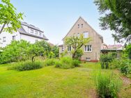 Bahnhofsnah! Einfamilienhaus mit viel Potenzial in Biesdorf - Mit Keller, Garage, großem Garten - Berlin