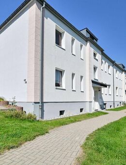 Gepflegte 2-Raum-Wohnung mit Blick ins Grüne und Tageslichtbad in Bärenstein - Bärenstein