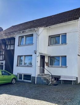 Wohnhaus mit Nebengebäude und Garage in Herfa - Heringen (Werra)
