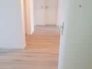 Sanierte, gut geschnittene 3-Zimmer Wohnung mit Balkon und TG-Stellplatz - Halle (Saale)