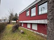 Großzügiges Gewerbehaus mit integrierter Arztpraxis – 300 m² Wohn- und Nutzfläche in Trostberg. - Trostberg