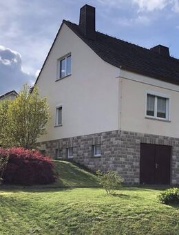 Doppelhaushälfte mit großem Garten in ruhiger Ortslage zu verkaufen. - Creuzburg