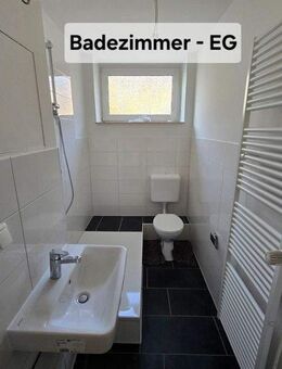 Bitte Text lesen! 2-Zimmer-Wohnung plus Büro/Kinderzimmer mit WC im DG! - Düsseldorf