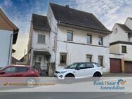 Bexbach: Einfamilienhaus mit großem Garten und Garage - ideal für Familien oder Investoren - Bexbach
