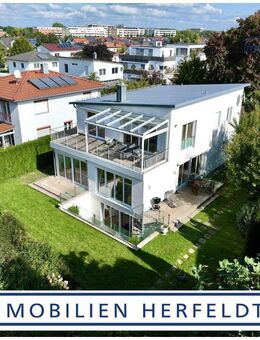 Exklusive 3-Zimmer-Dachterrassenwohnung für gehobene Ansprüche in Villenensemble - Augsburg