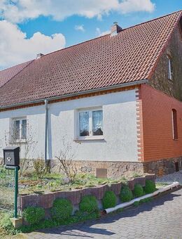 Einzug kurzfristig möglich, Grundstück 2.750 m², kernsaniert 1997, Garagen, Ausbaureserve im DG - Müncheberg