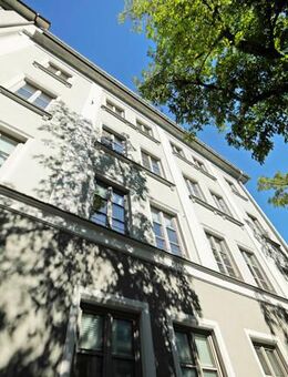E & Co. - Exklusiv sanierte, neuwertige 4-Zimmer Wohnung mit zwei Balkonen nahe Königsplatz - München