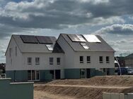 Erstbezug! Schönes Reihenhaus mit 141qm Wohnfläche, Garage und Küche - Roth (Bayern)