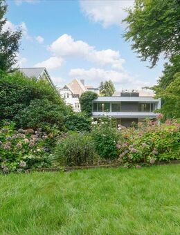 Absolute Toplage in Bielefeld-West: Großzügiges Einfamilienhaus mit zusätzlichem Baugrundstück - Bielefeld