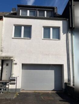 Einfamilienhaus mit Hebebühne in Garage in Saarlouis-OT - Saarlouis