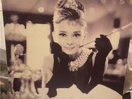 Elegantes Bild „Audrey Hepburn“ – ikonisches Motiv aus Breakfast at Tiffany’s - München Berg am Laim
