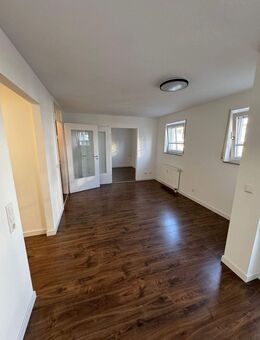 Moderne 2-Zimmer-Wohnung in Weinstadt mit Balkon - Weinstadt