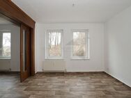 Große 2-Raum-Wohnung mit tollen Holztüren, Tageslichtbad und Abstellkammer - Mohlsdorf-Teichwolframsdorf