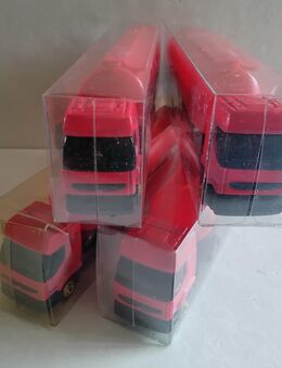 4 x Modell Auto Renault LKW Tanklaster rot 1:87 , Neuware - Moritzburg